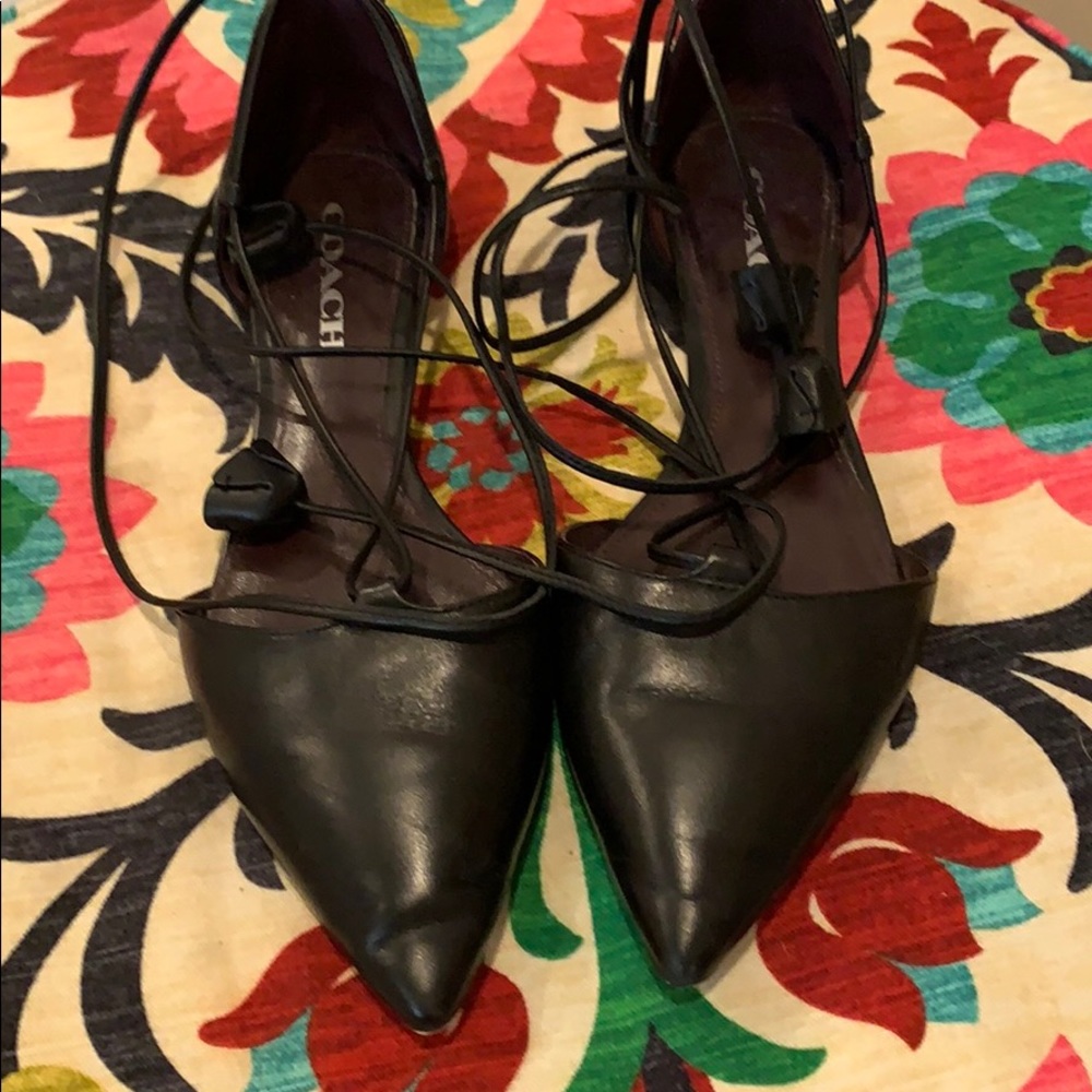 Wrap around ankle Coach flats
